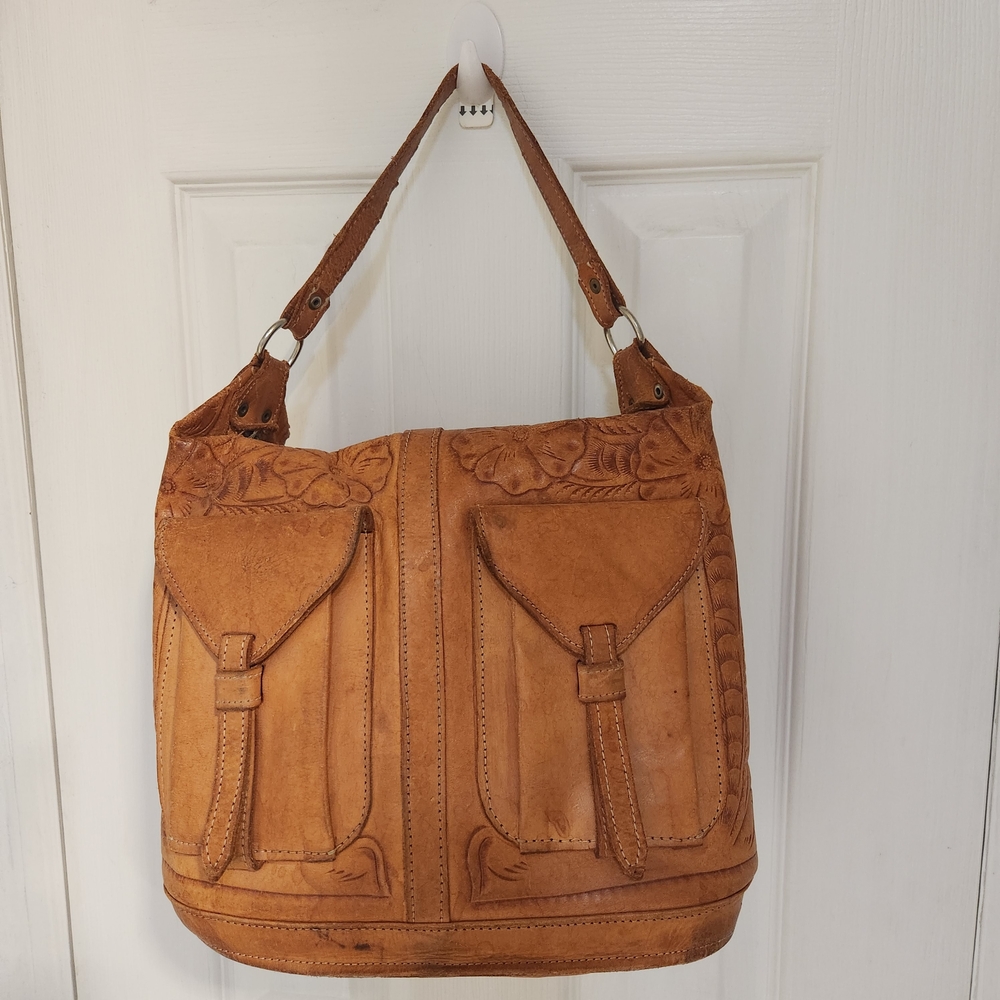 Elegant Tan Leather Shoulder Bag